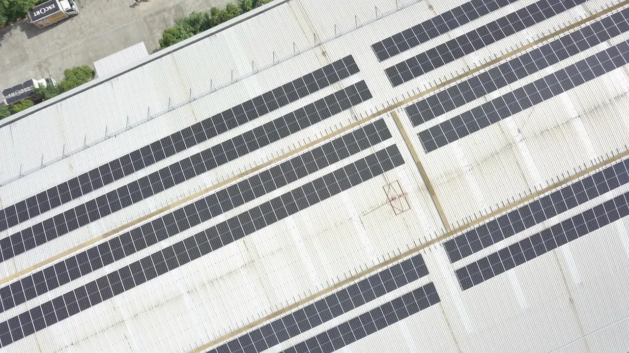 Дах на сонячній мережі